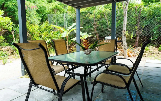 Caribbean Haven: Secluded Retreat With Stunning Ocean Views