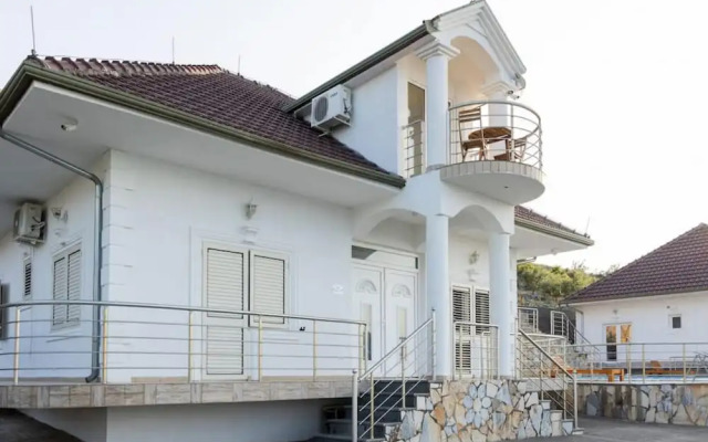 The Lake House 1 in Shkod r