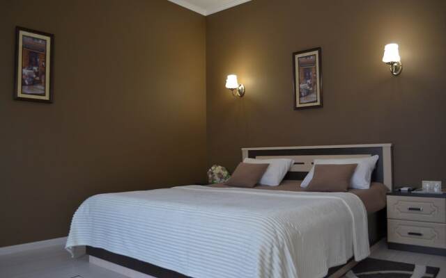 Townhouse Park & House