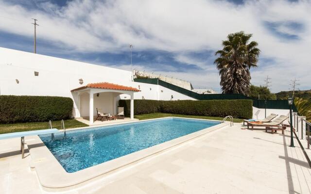 Beachouse - Surf, Bed & Breakfast