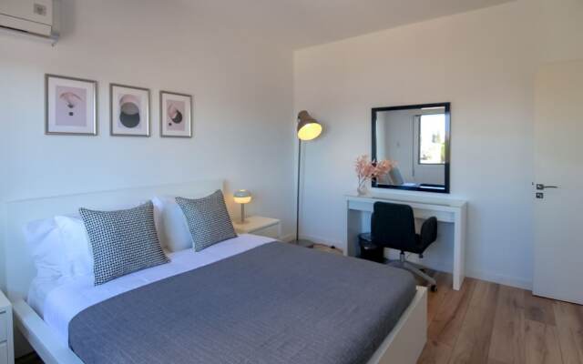 Phaedrus Living: Ourania City Heights Flat
