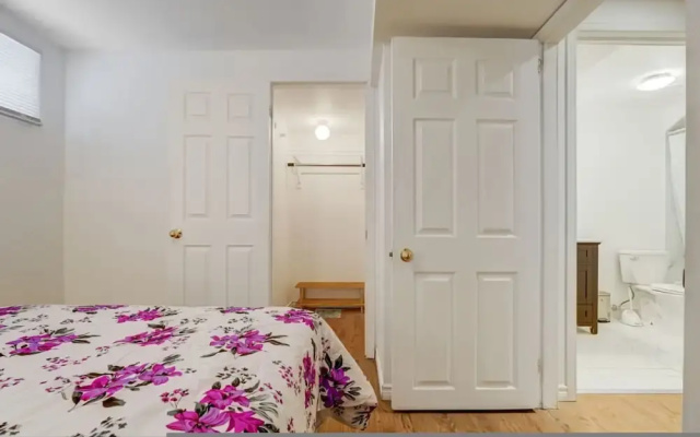 Comfortable Whitby 2 Bedroom Lower Suite