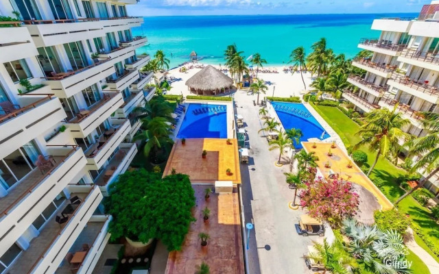Beautiful Ground Floor Two Bedroom Suite at Ixchel