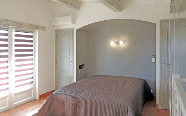 Characteristic Villa a Short Distance From Sainte-maxime and Saint-tropez