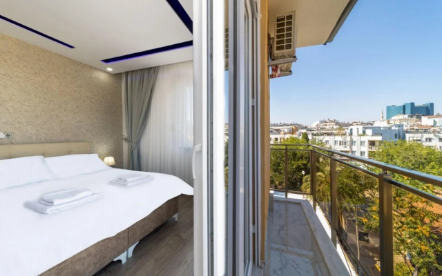 Modern and Central Flat Near Beach in Antalya