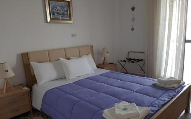 Blue Sky Apartments & Rooms