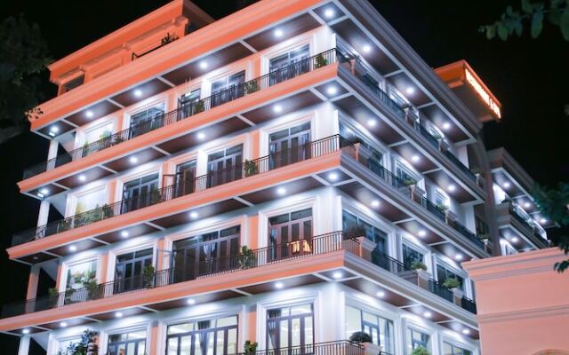 Phu Long Tam Ky Hotel & Restaurant