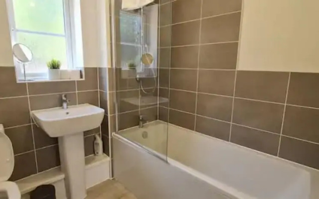 1br-sleeps3-parking-nearcitycentre-shoppingcentre