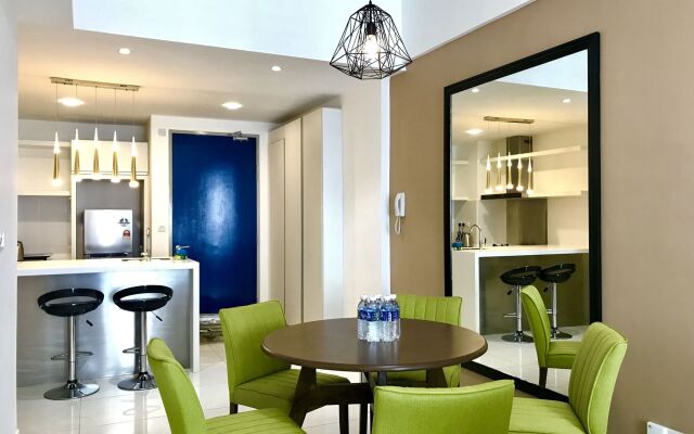 Sunset Seaview Vacation Condos at Infinity Avenue