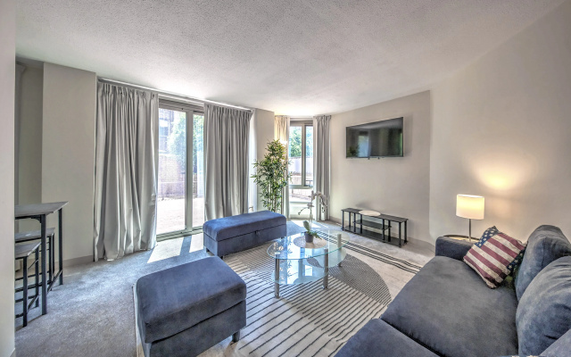 Upscale Apt with Private Work From Anywhere Office