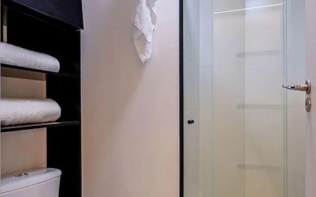 Studio Completo c Wi-fi e Varanda no Centro