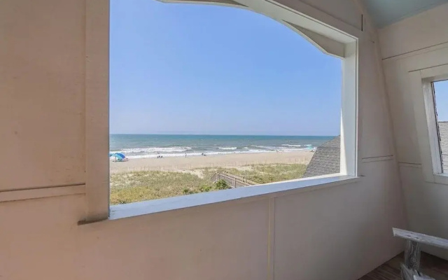 Shining Sea 5 Bedroom Home by RedAwning