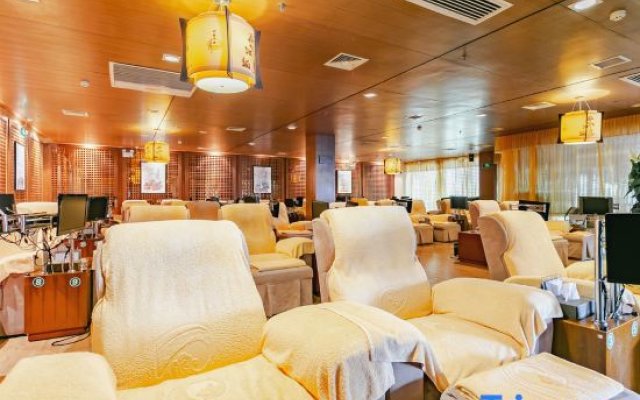 Poly Hot Spring Spa Hotel