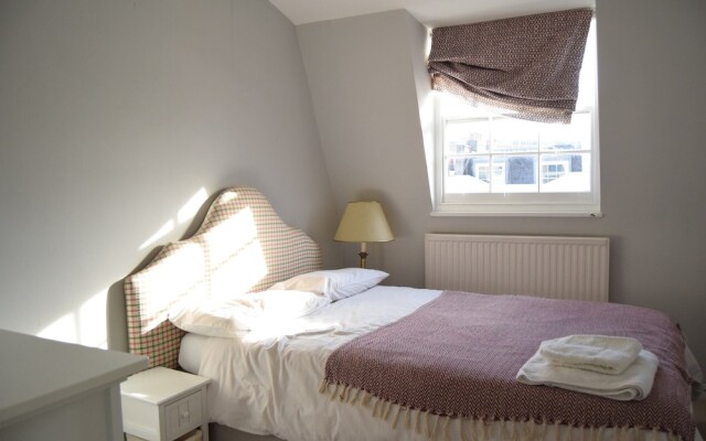 2 Bedroom Apartment in Quite Central London