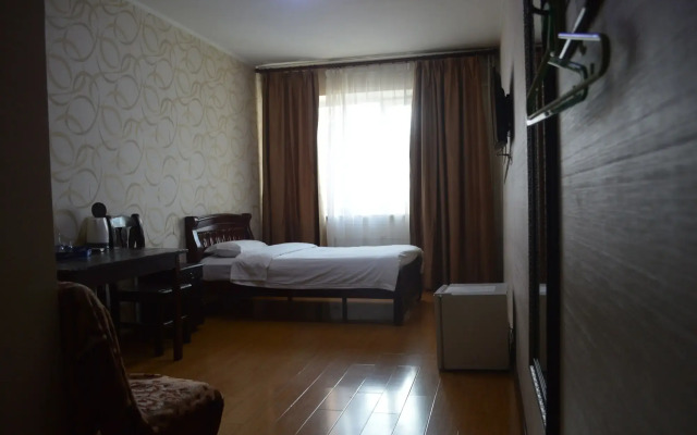 Land Hotel