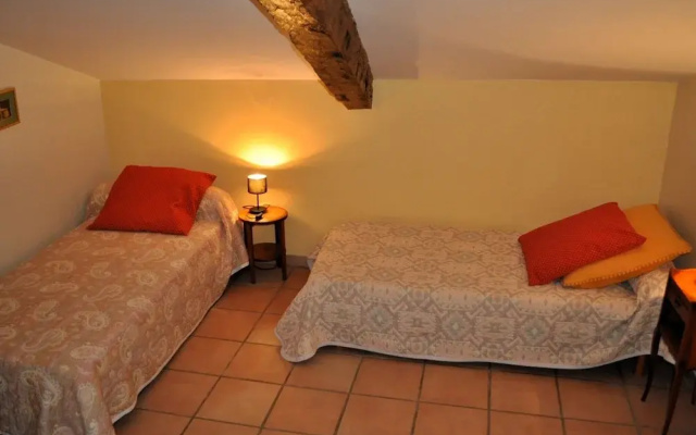 Country House in Lussan Near Pont du Gard