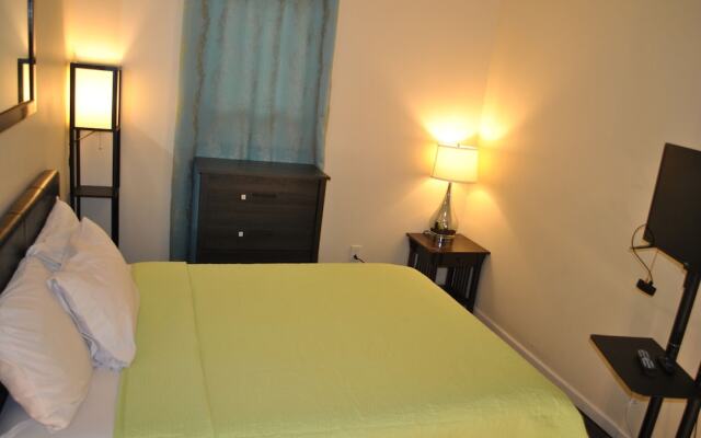 L 3 Downtown Newark Guesthouse