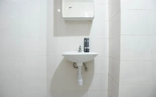 Comfort And Homey Studio At Amethyst Apartment