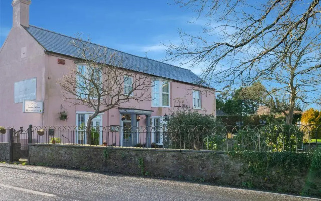 OYO Lamphey Hall Hotel