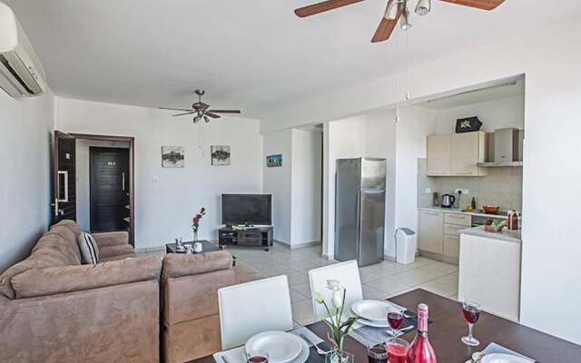 Apt Faye, Beautiful 2bdr Pernera Apartment