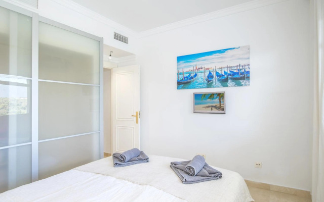 2 bedroom apartment next to porto