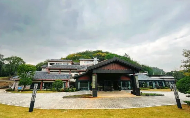 Xinchang Big Buddha Temple Fanyin Hotel