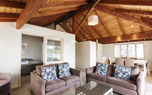 Busby Manor