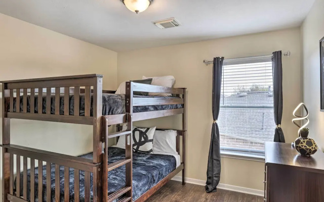Spacious Houston Home ~ 22 Mi to Downtown!