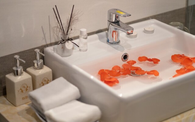Bao Hung Hotel and Apartment