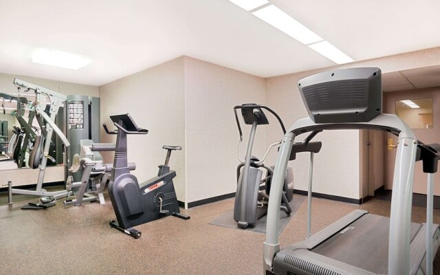 Ramada Plymouth Hotel And Conference Center