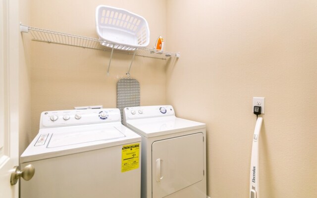 Solterra - 4175 Oaktree Drive