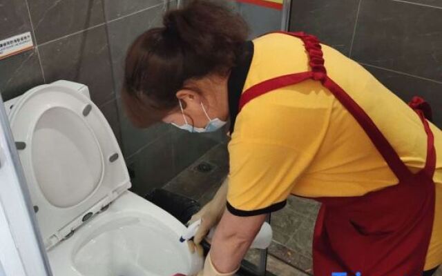 Super 8 Hotel (Beijing Changping Subway Station)