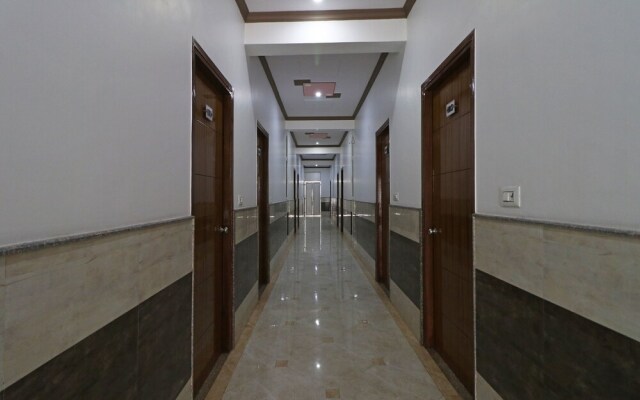 OYO 12065 Hotel Raj Palace