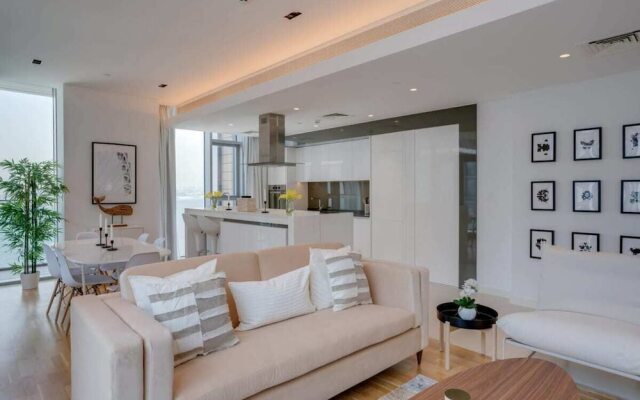 Sea, Pool & Dubai Eye Views Free Early Check-in