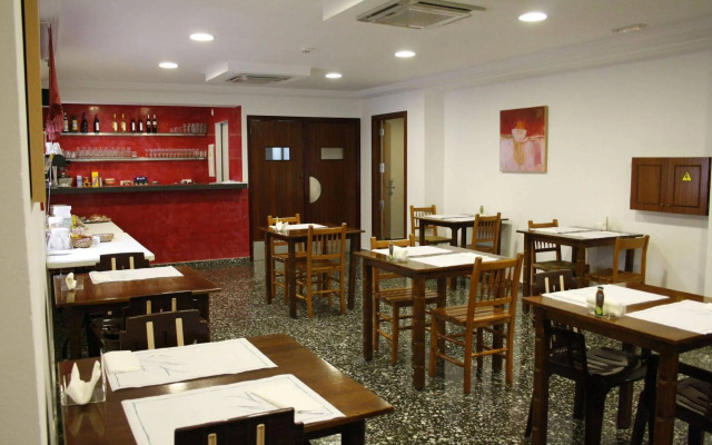 Hostal Jume - Urban Rooms