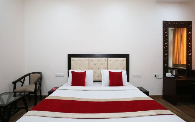 OYO 10027 Hotel Red Petal