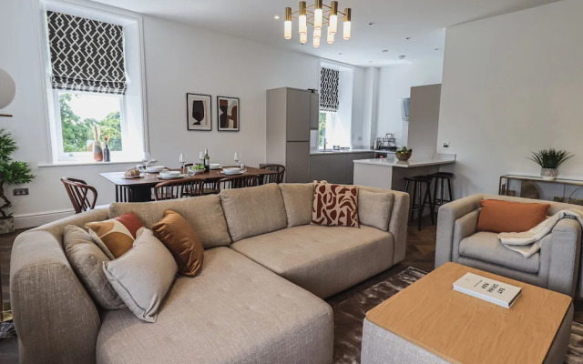 The Lucy Suite Stone Cross Mansion