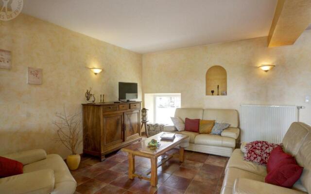 Gîte Chalain-le-Comtal, 5 pièces, 10 personnes - FR-1-496-48