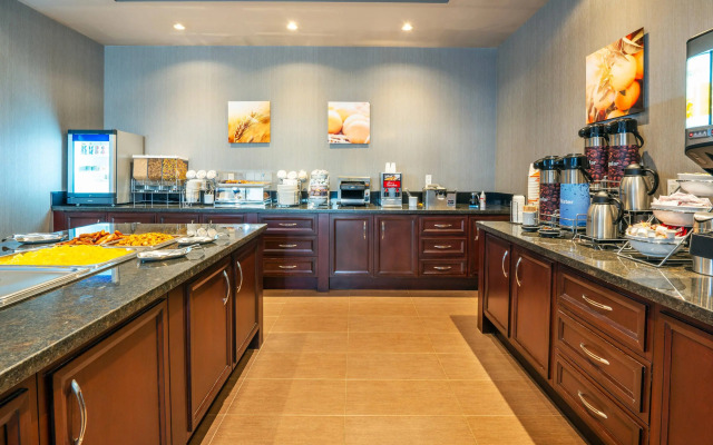 Comfort Inn & Conference Centre Toronto Airport