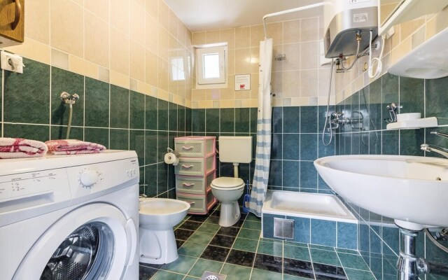 Nice Home in Medulin With Wifi and 2 Bedrooms