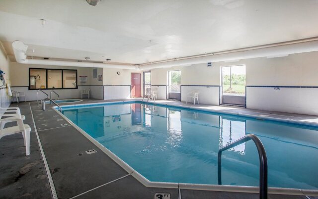 Quality Inn and Suites Arnold - St Louis