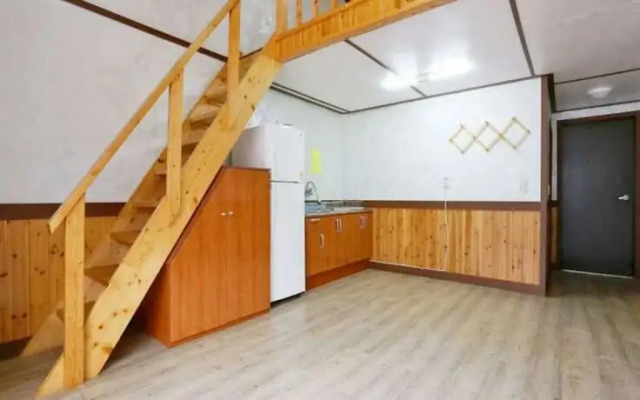 Yeongwol Donggang Close Pension