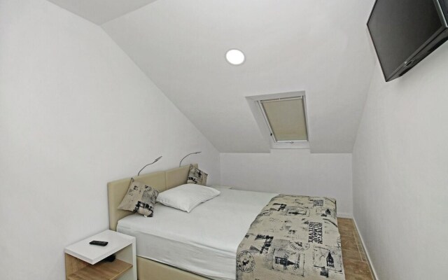 Amazing Home in Sibenik With Wifi and 3 Bedrooms