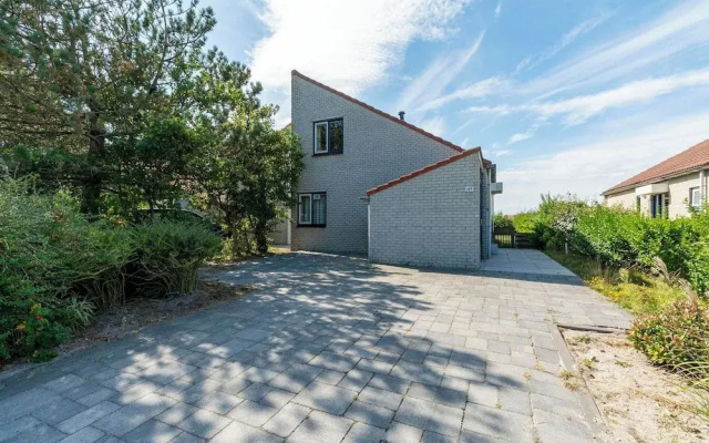 Villa in Julianadorp Near Sandy Beach