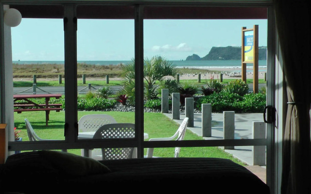 Bailey's At The Beach Motel
