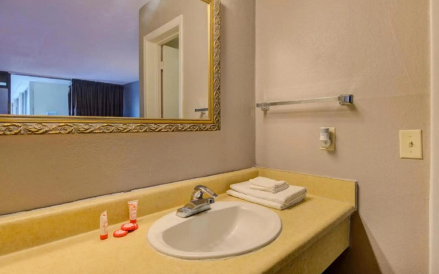 OYO Hotel Douglas GA US-441