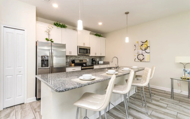 Juliet Circle Circle Villa Story Lake