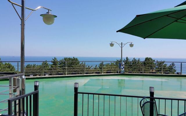 Sun and Moon Guest House - Hostel