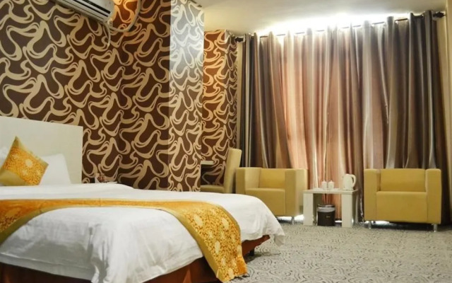 St. Lena Hotel (Shenzhen Qinghu Metro Station)