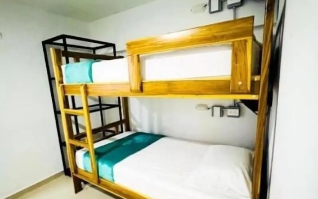 Kromatic Hostel